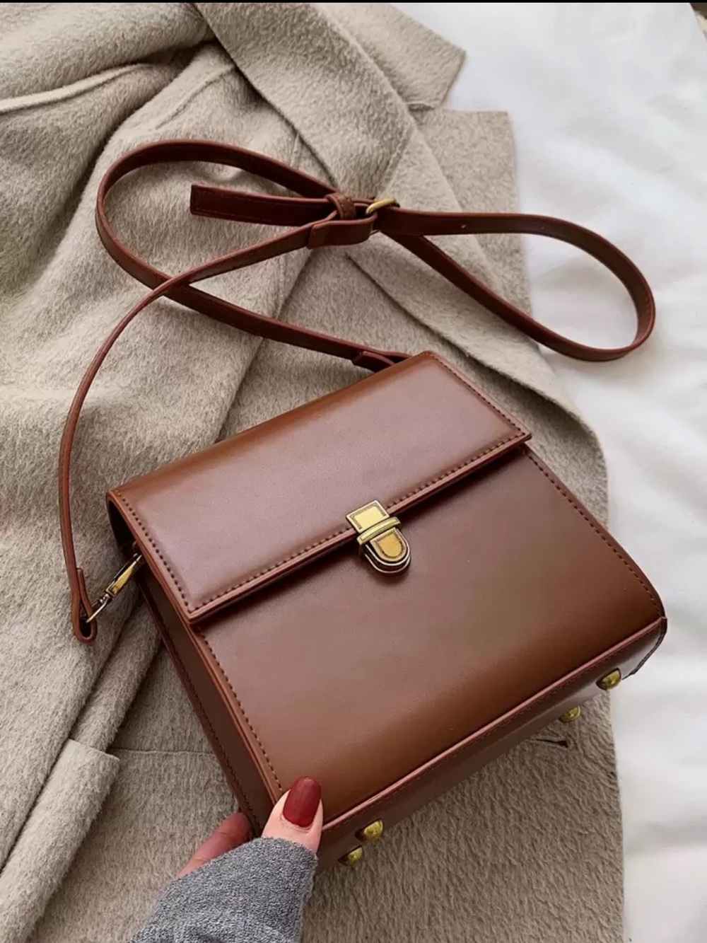 Classic Brown Leather Crossbody Bag - Unbranded